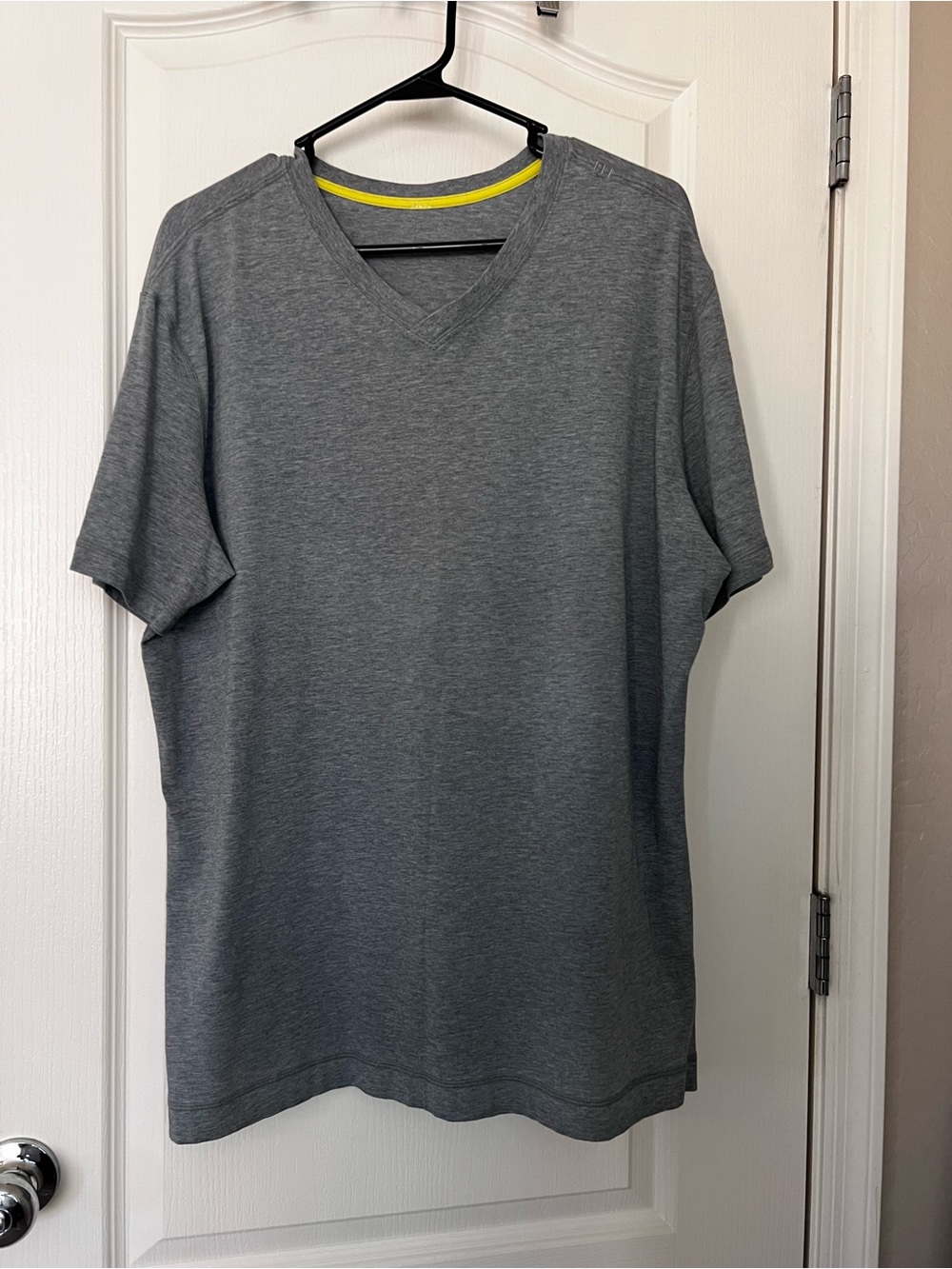 lululemon athletica Men's Gray V-Neck Short Sleeve Tee